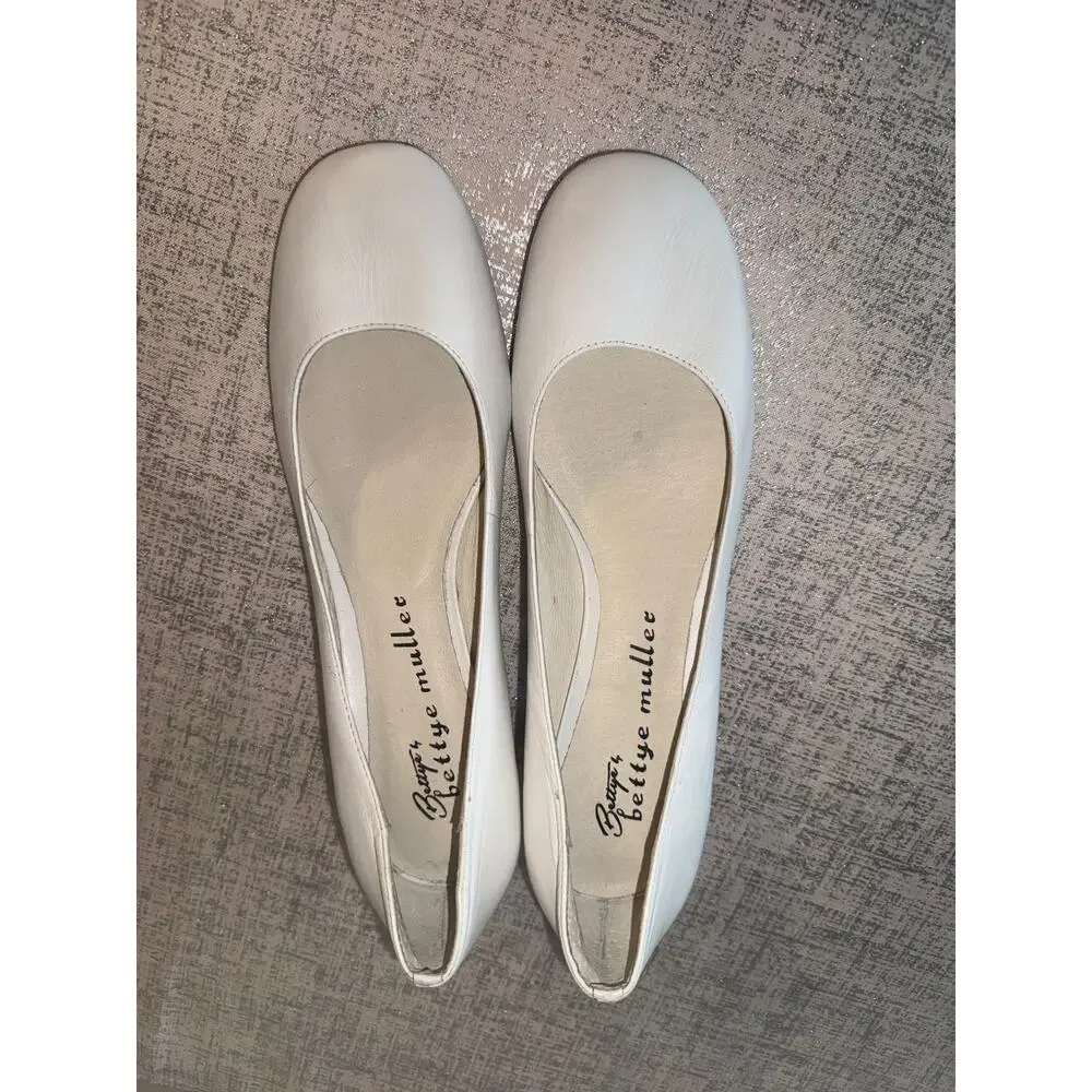 Bettye Muller White Leather Block Heel Pumps - Picture 6 of 13